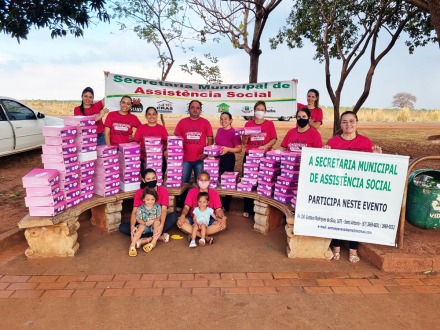 Assistência Social distribui tênis infantis para crianças carentes em Paranaíba
