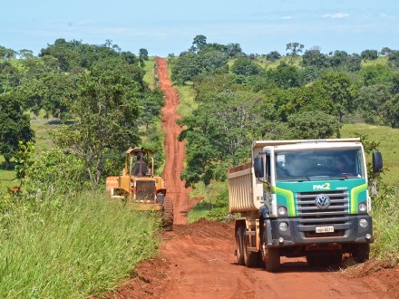 Prefeitura recupera estrada que liga Alto Santana ao Raimundo
