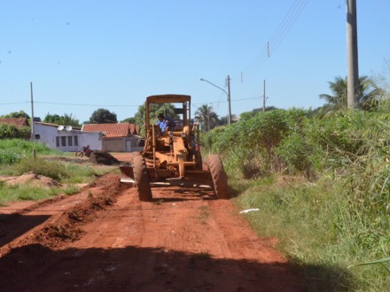 Daniel VIII recebe limpeza de terrenos e manuten��o de rua