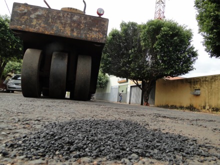 Prefeitura realiza opera��o tapa-buraco em ruas da cidade 