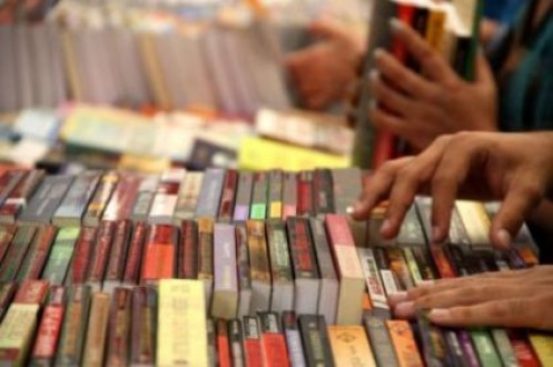   Primeira Feira do Livro no Galp�o Cultural