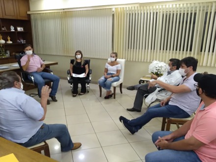Prefeito autoriza compra de 10 capacetes elmos para ala respiratória da Santa Casa de Misericórdia