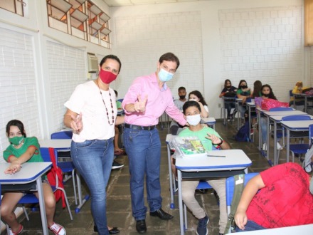 Rede Municipal de Ensino teve volta às aulas com entrega de Kits escolares