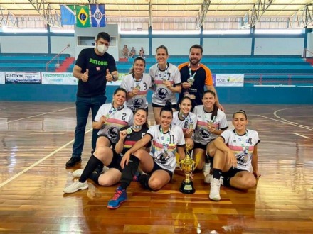 Equipes de vôlei de Paranaíba conquistam título de campeão e vice em Coxim