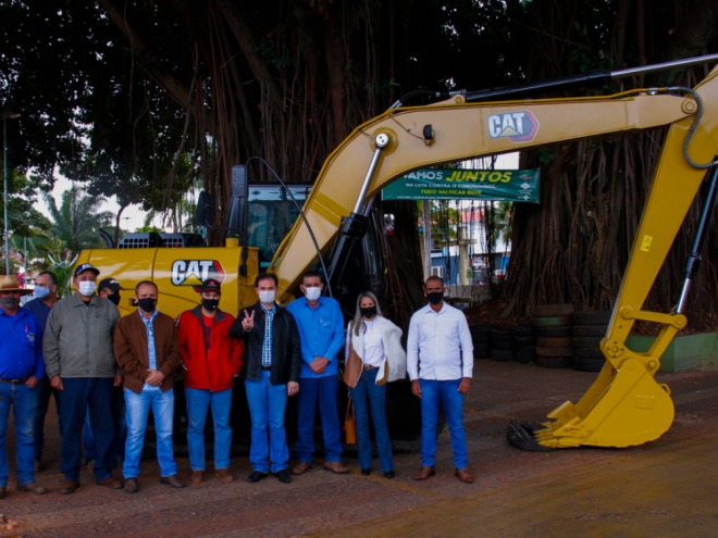 Administração Municipal adquire escavadeira hidráulica nova Administração Municipal adquire escavadeira hidráulica nova
