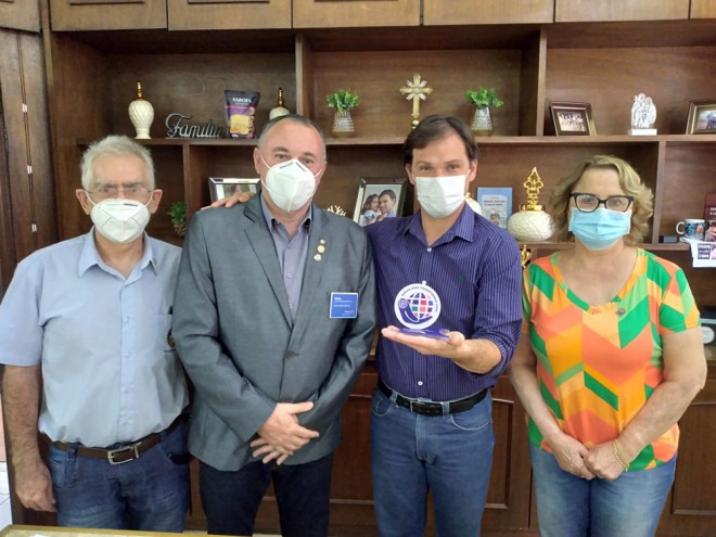 Governador do Rotary visitou Paranaíba