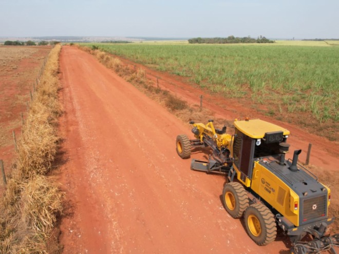 Prefeitura realiza patrolamento na Estrada dos Coqueiros Prefeitura realiza patrolamento na Estrada dos Coqueiros