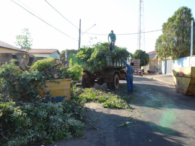 Prefeitura promove limpeza no Santo Ant�nio