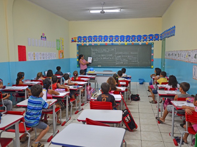 Munic�pio recebe 3323 alunos no inicio do ano letivo