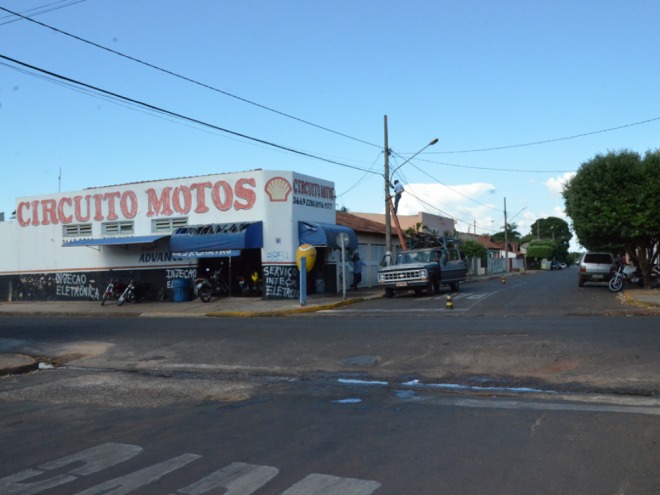 Prefeitura de Parana�ba realiza reparos em postes 