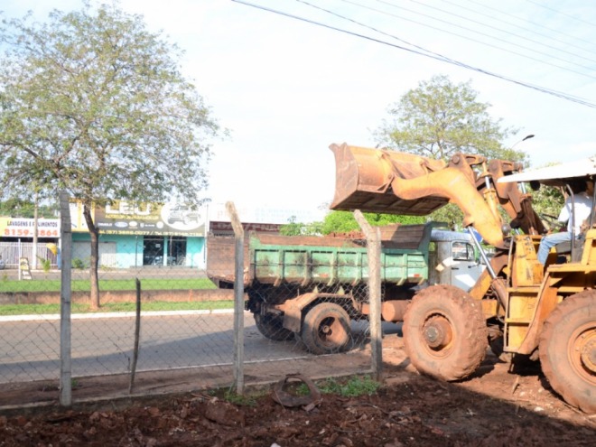  Avenida Durval Rodrigues Lopes recebe limpeza
