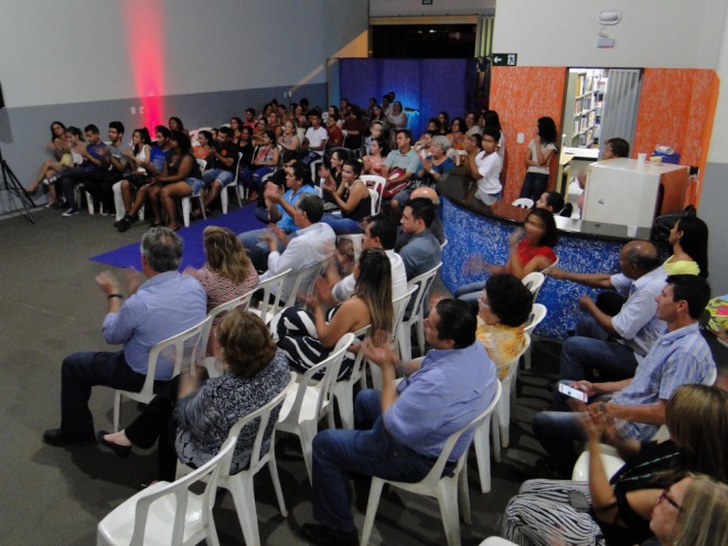 Galp�o cultural � aberto com acervo da Biblioteca municipal 