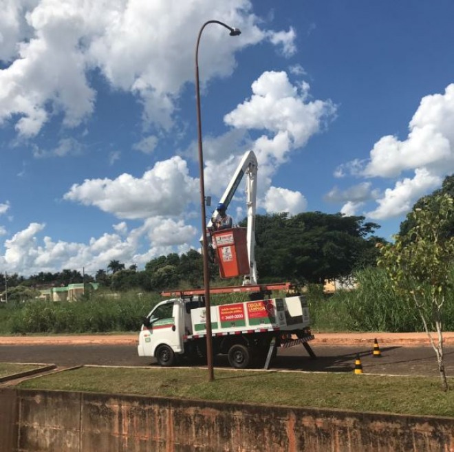 Troca de l�mpadas em ruas e avenidas
