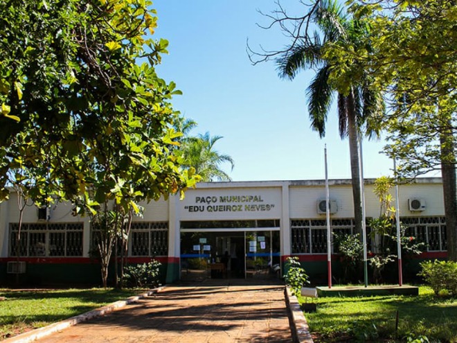 Prefeito de Paranaíba decreta ponto facultativo na segunda-feira Prefeito de Paranaíba decreta ponto facultativo na segunda-feira