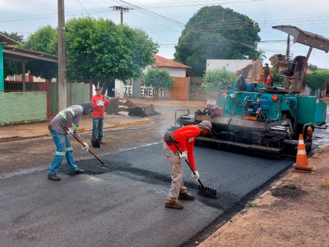 Rua Salomão João recebe recapeamento asfáltico 
