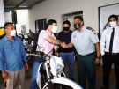 Prefeitura ganha motos e carros da PM 