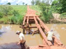 Prefeitura refaz ponte sobre o c�rrego �Fundo�