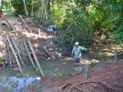 Prefeitura reforma ponte sobre o c�rrego Retiro