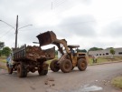 Pra�a recebe limpeza no Santa L�cia