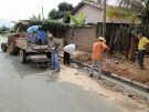 Prefeitura realiza constru��o de meio-fio no Bairro de Lourdes 