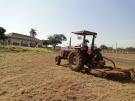 Prefeitura executa limpeza de terreno no Jardim Inoc�ncia 