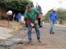 Avenida Aristides Klafke recebe servi�os de tapa-buracos