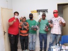 Garis de Paranaíba receberam botinas e luvas de proteção