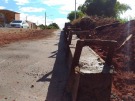 Meio-fio � constru�do na Avenida Durval Rodrigues